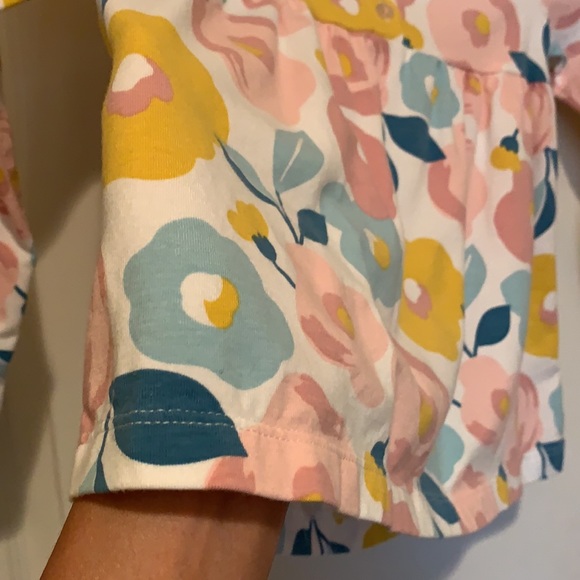Girl’s Carter’s floral top gently used long-sleeve - Picture 4 of 9